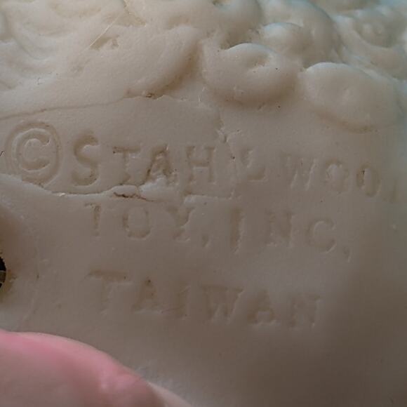 Stahlwood Squeaky Rubber Sheep/Lamb - Picture 10 of 10